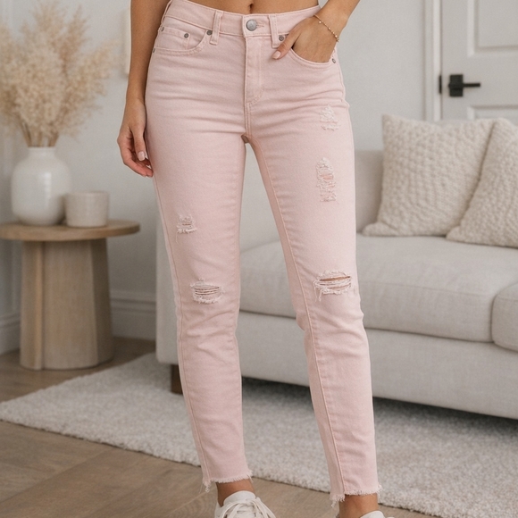 LC Lauren Conrad Denim - Lauren Conrad Women's Soft Pink Distressed Jeans Heart Patch Feature Ankle Sz 4